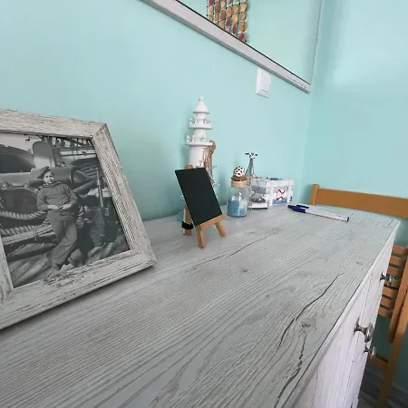 Bright 1bd With Terrace