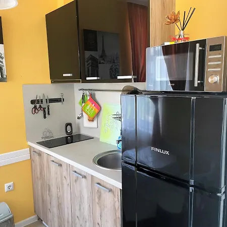 Bright 1bd With Terrace